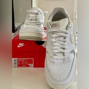 Nike Women’s Gamma Force 11- Like New- worn once indoors